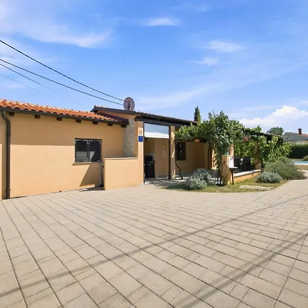 Villa Casa Luka Vareski In Krnica By Istrabook *