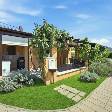 Villa Casa Luka Vareski In Krnica By Istrabook *