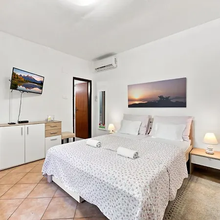 Casa Luka Vareski In Krnica By Istrabook *