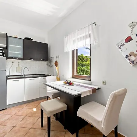 Casa Luka Vareski In Krnica By Istrabook Villa