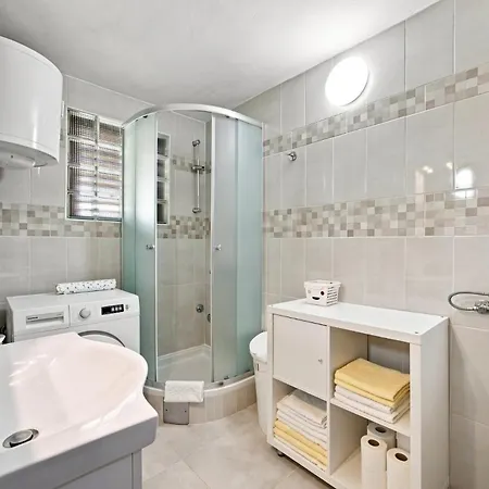 Villa Casa Luka Vareski In Krnica By Istrabook *